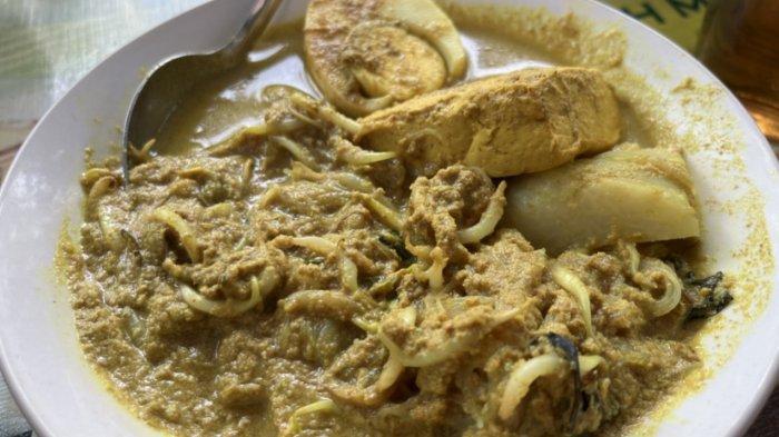 Laksa Gang Aut Mang Wahyu, kuliner Bogor legendaris yang terkenal karena kuahnya begitu kental.