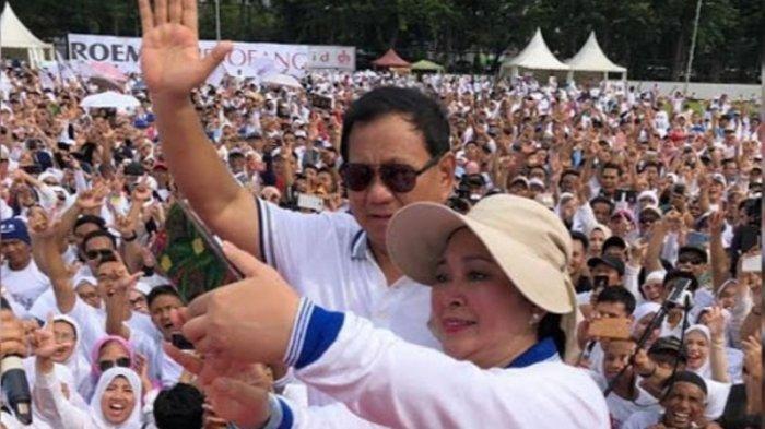 Prabowo dan Titiek Soeharto saat hadiri acara jalan sehat