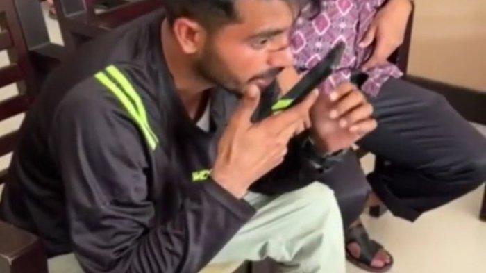 Asib Ali Bhore (32) WNA asa India yang lamarannya ditolak oleh orangtua gadis di Kabupaten Wajo, Sulawesi Selatan. Senin, (20/2/2023).(KOMPAS.COM/ABDUL HAQ YAHYA MAULANA T.)