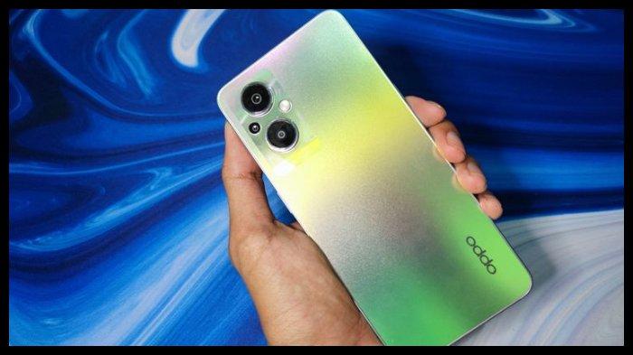 Bagian punggung Oppo Reno7 Z 5G dirancang dengan lapisan Oppo Glow dengan proses Laser Direct Imaging (LDI) sehinga menghasilkan gradien warna saat terkena cahaya.
