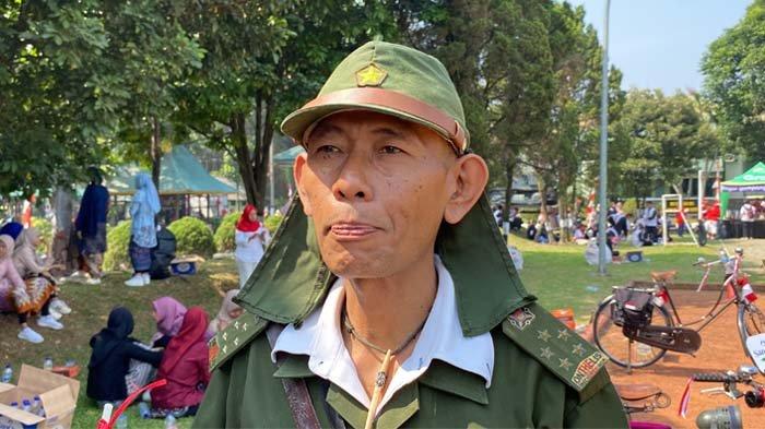 Rahman (55) seorang aparatur sipil negara (ASN) Satpol PP Kabupaten Bogor sangat mencintai sepeda ontel.