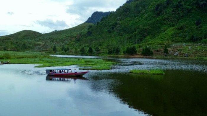 Rekomendasi tempat wisata di Bogor ini wajib dikunjungi, terutama saat akhir tahun. Salah satunya Situ Rawa Gede yang menyuguhkan pemandangan alam mulai dari air terjun hingga danau besar.