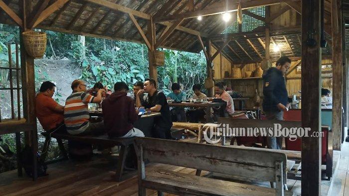 Rumah Kopi Ranin di Jalan Alternatif IPB