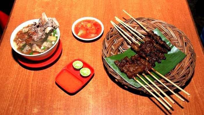 Sate Maranggi SN 4444 sebagai salah satu kuliner Bogor yang cukup terkenal. Lokasinya ada di pinggir Jalan Raya Tajur dan Jalan Raya Ciawi Bogor.