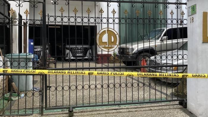 Seorang satpam rumah mewah di pinggir jalan Lawang Gintung, Kecamatan Bogor Selatan, Kota Bogor, tewas diduga dibunuh oleh majikannya sendiri pada Jumat (17/1/2025).