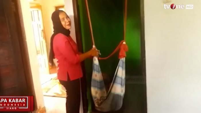 Siti Mauliah menceritakan kronologi sang bayi tertukar satu tahun lalu. Wanita asal Bogor itu terkejut karena bayinya berubah