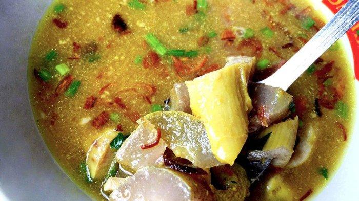 Rekomendasi kuliner Bogor untuk penyuka soto kuning, salah satunya Soto Kuning Pak Bongkok