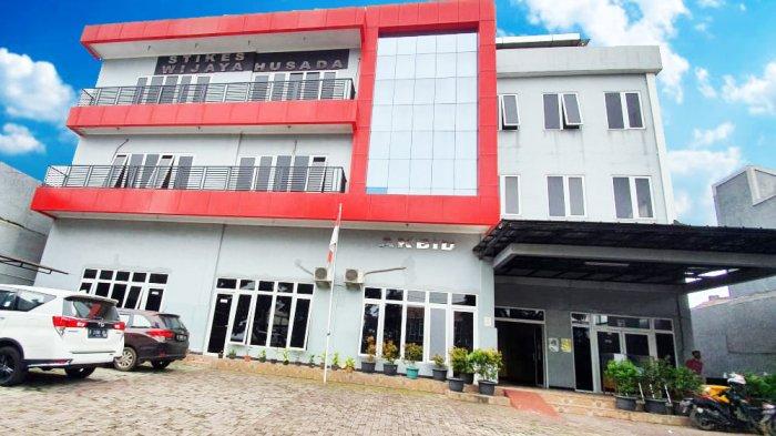 Beberapa kampus di Bogor ini menyediakan kelas karyawan bagi kamu yang ingin kuliah sambil bekerja, salah satunya STIKES Wijaya Husada yang beralamat di Jalan Letjend Ibrahim Adjie No 180.