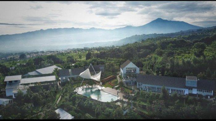 Nikmati pemandangan indah dari Leuweung Geledegan Ecolodge, hotel di Bogor berkonsep glamping yang berada di bawah Kaki Gunung Salak.