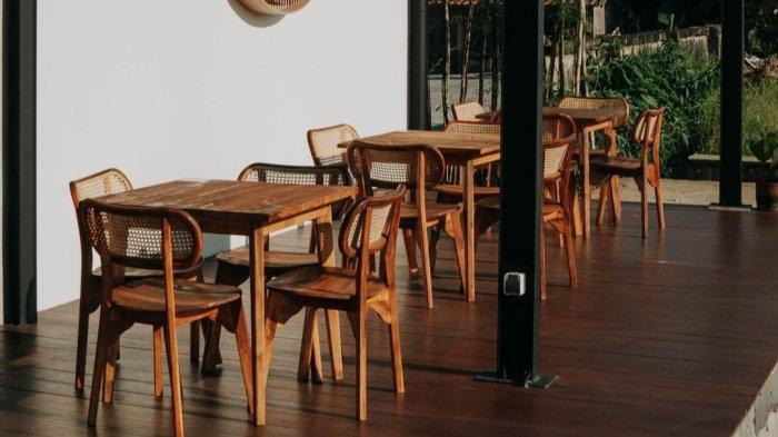 Di setiap sudut ruangan di desain sangat estetik untuk memberikan kenyamanan, Askara Coffee & Kitchen jadi tempat kuliner Bogor yang patut kamu jajal.