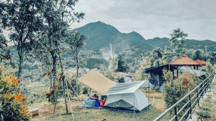 Bukit Surya Salaka merupakan salah satu tempat wisata camping di Bogor yang pas untuk menikmati panorama Gunung Salak dan lampu-lampu kota.