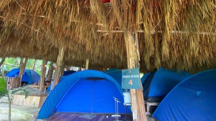 TEMPAT WISATA BOGOR - Tenda yang disediakan KM Zero Resort untuk pengunjung yang ingin bermalam. Uniknya, tenda di sini tidak ditempatkan di luar, melainkan di dalam bangunan yang terbuat dari kayu bambu dengan atap daun rumbia.