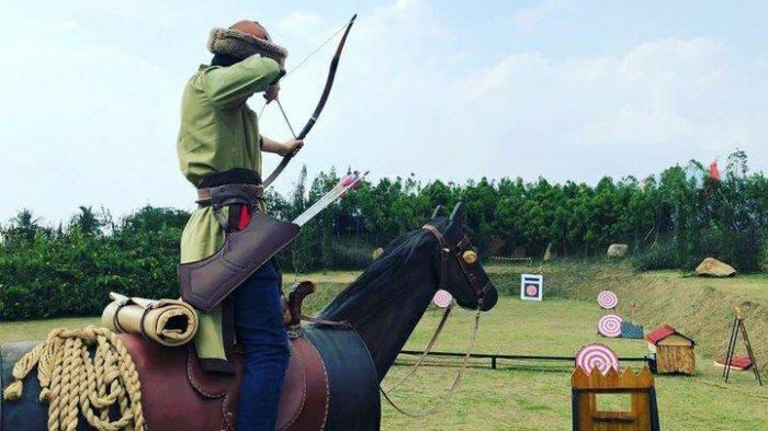 Rekomendasi tempat wisata di Bogor yang anti mainstream, salah satunya The Ranch Cisarua Puncak yang bertema abad pertengahan Eropa.