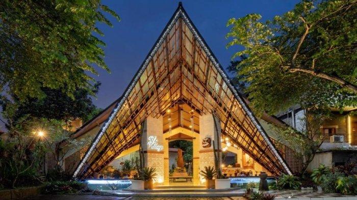 Intip keindahan hotel di Bogor, The Village Resort Bogor By Waringin Hospitality dengan interior penginapan yang menarik.