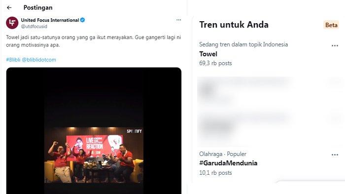 Momen Tommy Welly alias Bung Towel terlihat lesu saat Timnas Indonesia berhasil mengalahkan Timnas Korea Selatan disorot tajam.
