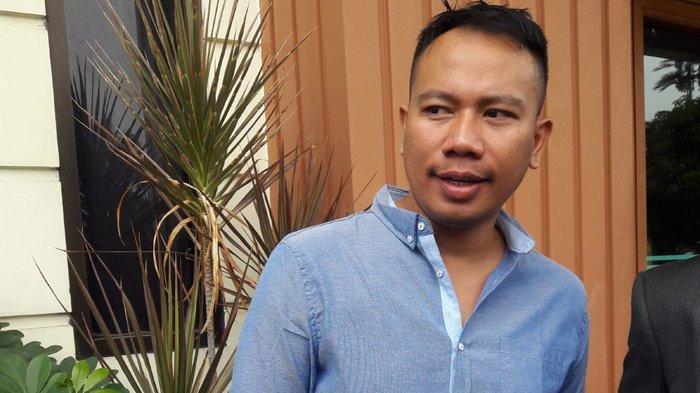 Vicky Prasetyo seusai persidangan cerai di Pengadilan Agama Jakarta Selatan, Pasar Minggu, Kamis (8/11/2018).