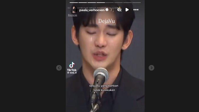 KIM SOO HYUN NANGIS :Tangkapan layar momen Kim Soo Hyun menangis dalam konferensi pers kemarin, Senin (31/3/2025). Aksi Kim Soo Hyun nangis saat klarifikasi skandal dengan Kim Sae Ron viral. Komentar Paula Verhoeven soal idolanya itu jadi sorotan.