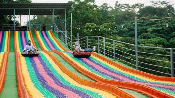 Di tempat wisata alam Legok Jamboe ini, pengunjung tak hanya sekadar menikmati suguhan pemandangan alam, namun juga bisa beraktivitas lain.