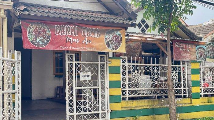 KULINER BOGOR – Warung Bakmi Jawa Mas Aji berdiri di lokasi strategis. Dengan akses mudah dan cita rasa khas, tempat ini menjadi pilihan favorit pecinta bakmi Jawa.