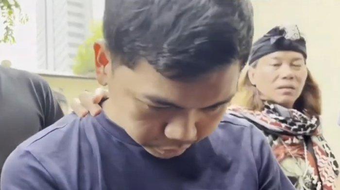 Wajah lesu pacar Tamara Tyasmara, Yudha Arfandi saat diciduk pihak kepolisian dalam kasus kematian Dante disorot.