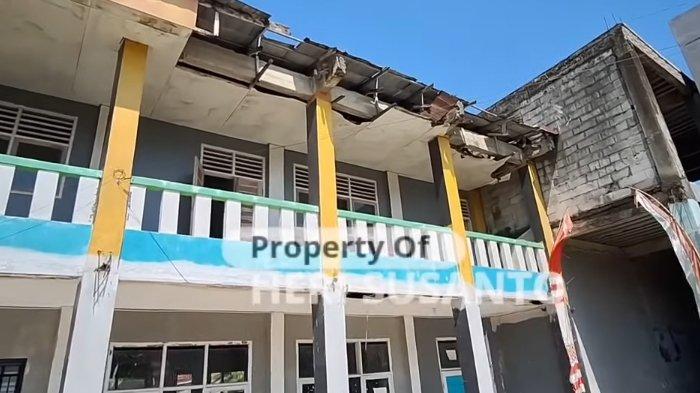 Bobroknya kondisi yayasan sekolah milik tersangka kasus Subang, Yosef. Atap sekolah lantai 2 sudah rusak parah dan pintu serta ruang kelas yang tidak layak jadi tempat belajar mengajar