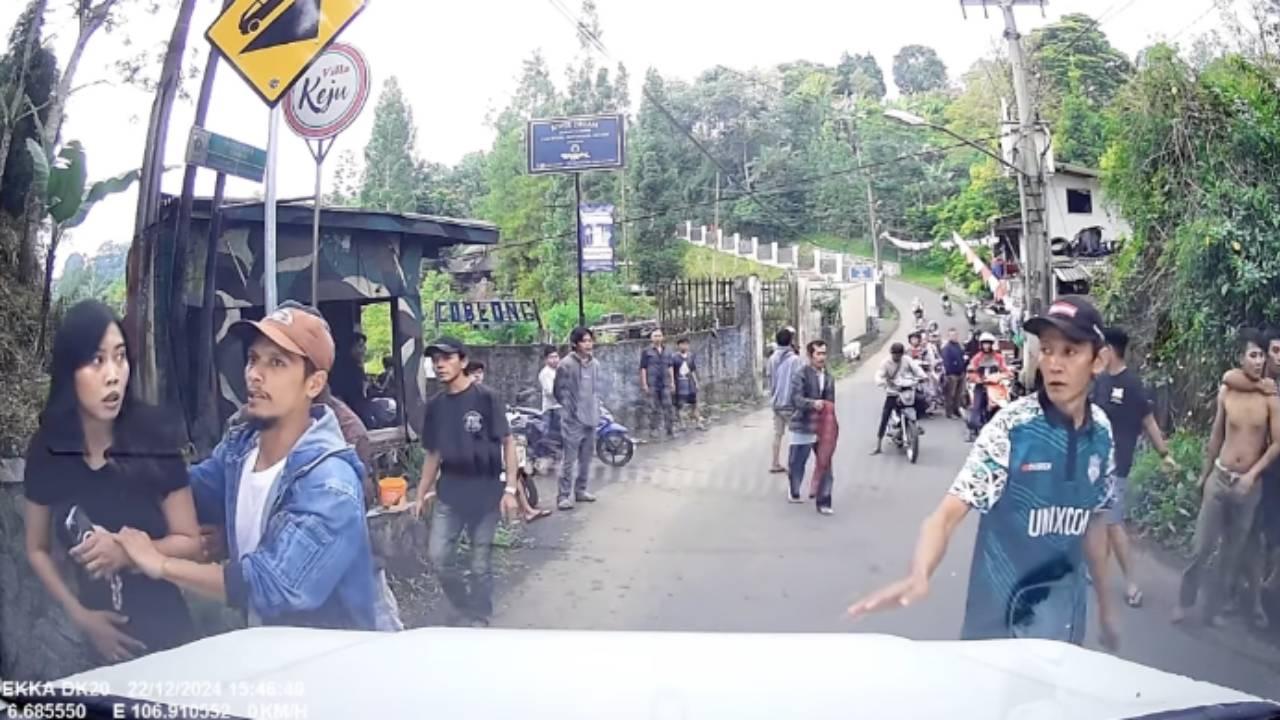 Ibu hamil yang dikeroyok pemuda di jalur alternatif Puncak, Kabupaten Bogor rupanya terancam keguguran.