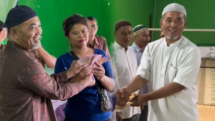 KADES BAGI-BAGI THR - Sumber uang Kepala Desa Wunut, Iwan Sulistya yang bagi-bagi tunjangan hari raya (THR) Rp 457 juta ke warganya akhirnya terungkap.