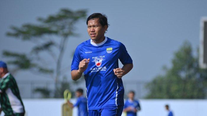 Adam Alis saat latihan bersama Persib Bandung.