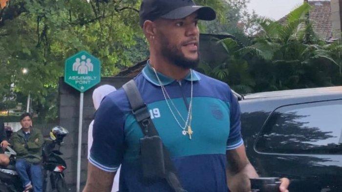 David da Silva berangkat dari Graha Persib bersama penggawa Persib Bandung