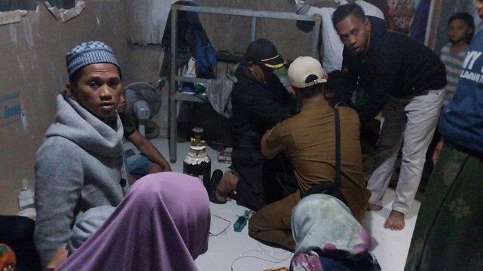 Empat warga Desa Pancasura, Kecamatan Singajaya, Kabupaten Garut tak sadarkan diri saat selamatkan seorang warga yang terjatuh ke dalam sumur, Senin (26/6/2023) Proses evakuasi menegangkan.