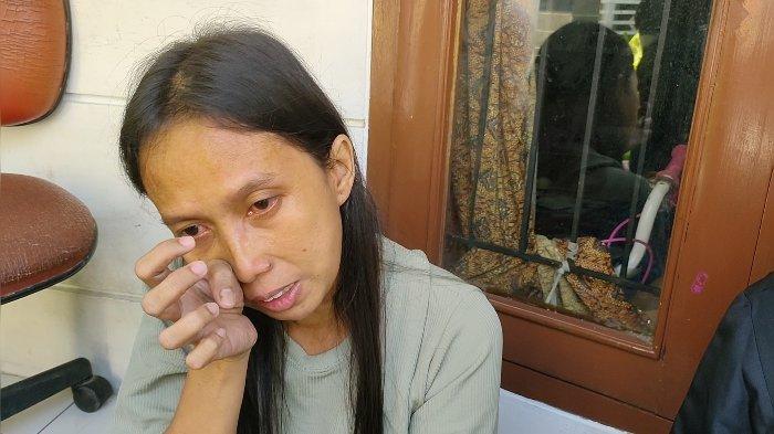 Siti Anita, ibunda Arya Randi Pratama, bocah yang alami depresi akibat hape dan sepedanya dijual karena alasan ekonomi.