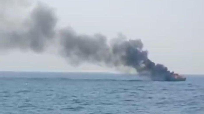 KM Mina Sumitra yang terbakar di Perairan Karimun Jawa