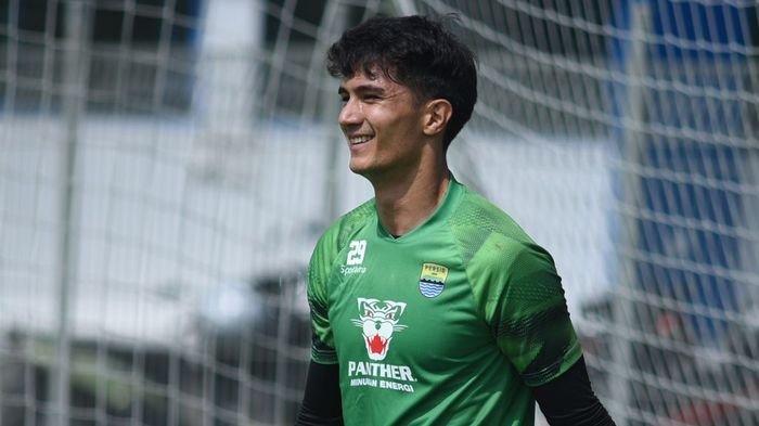 Kiper asal Filipina yang menjadi kiper anyar Persib Bandung, Kevin Mendoza berlatih di Stadion Persib, Kamis, 7 Desember 2023