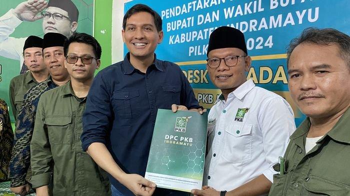 Lucky Hakim saat daftar calon bupati untuk Pilkada Indramayu 2024 ke DPC PKB Indramayu, Sabtu (27/4/2024)
