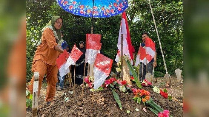 Makam WD, bocah kelas 3 SD di Indramayu yang meninggal dunia saat sekolah.