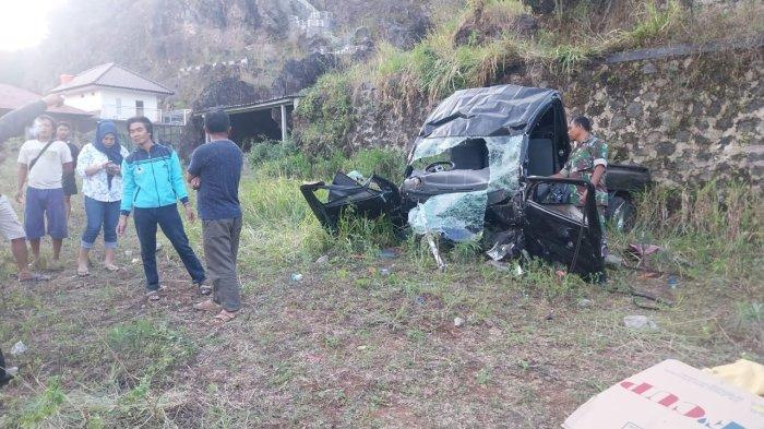 Mobil yang mengalami kecelakaan maut di DH Garden, Minggu (6/10/2024).