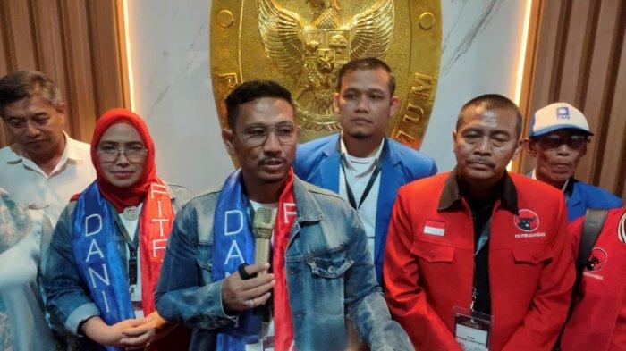 Pasangan bakal calon Wali Kota dan Wakil Wali Kota Cirebon, Dani Mardani dan Fitria Pamungkaswati, resmi mendaftarkan diri dalam kontestasi Pemilihan Kepala Daerah (Pilkada) Cirebon 2024