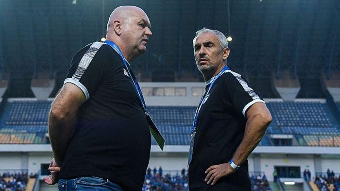 Pelatih Persib Bandung, Bojan Hodak bersama asistennya Goran Paulic