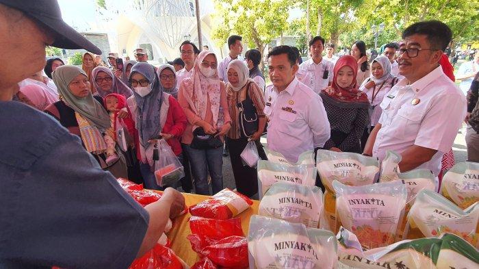 Penjabat Bupati Majalengka, Dedi Supandi (ketiga kanan), saat meninjau GPM Pemkab Majalengka di Taman Bagja Raharja, Jalan Letkol Abdul Gani, Kecamatan/Kabupaten Majalengka, Rabu (16/10/2024)