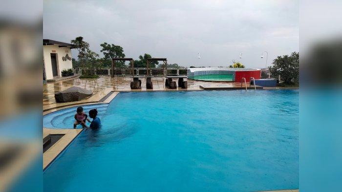 Kolam renang di Rageman Resto dan Coffe Kuningan.