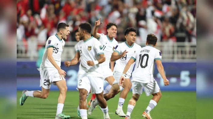 Pemain Timnas Indonesia berselebrasi setelah Asnawi Mangkualam mencetak gol ke gawang Vietnam, Jumat (19/1/2024).