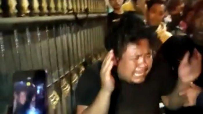 Seorang pria yang mencuri sepeda motor nyaris diamuk massa di sekitar Jalan Cibaligo, RT 03/03, Kelurahan Melong, Kecamatan Cimahi Selatan, Kota Cimahi, Kamis (20/7/2023) malam.