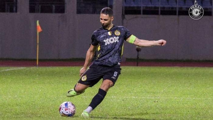 LUCIANO GUAYCOCHEA - Sosok pemain asal Argentina, Luciano Guaycochea, saat berseragam Perak FC. Belakangan, ia dirumorkan bergabung bersama Persib Bandung pada musim 2025/2026