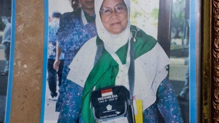 Supiyati Khumairoh, pedagang ikan asal Banten. Dia menunaikan ibadah haji setelah sekitar 8 tahun menabung dari hasil berjualan ikan di pasar