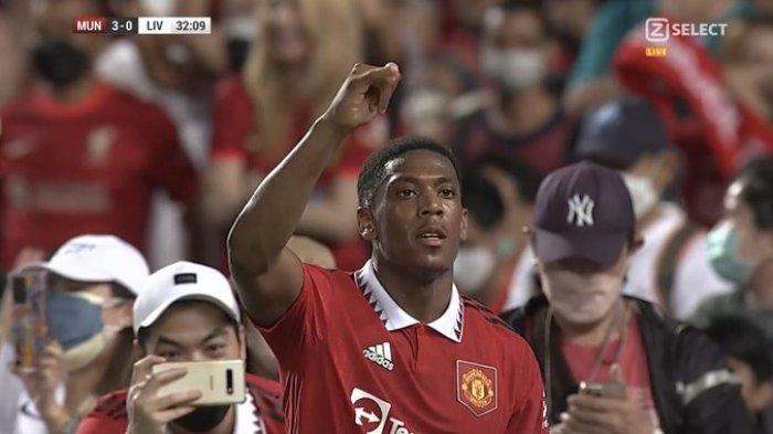 Anthony Martial, pemain Manchester United, mencetak gol ketiga ke gawang Liverpool, Selasa (12/7/2022).