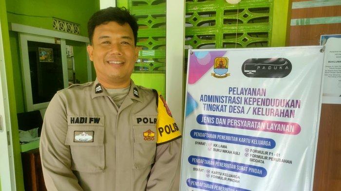 Aiptu Hadi Faturakhman, polisi yang bertugas di SPKT Polresta Cirebon juga sebagai Polisi RW Desa Keduanan, Kecamatan Depok menjadi sosok polisi yang berhasil mempertemukan seorang anak yang juga Pastor asal Atambua, NTT, Robertus atau Yanto
