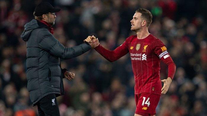 Juergen Klopp dan Jordan Henderson merayakan kemenangan 1-0 Liverpool atas Watford pada pekan ke-20 Liga Inggris, Minggu (29/12/2019) di Anfield.