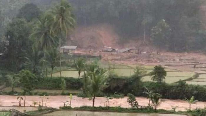 Kondisi bencana tanah longsor yang terjadi di lokasi wisata Mata air Cipondok Desa Pasanggrahan Kecamatan Kasomalang Kabupaten Subang.