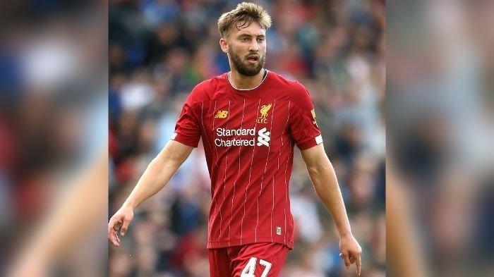 Liverpool pulangkan pemain belakangnya Nat Phillips.