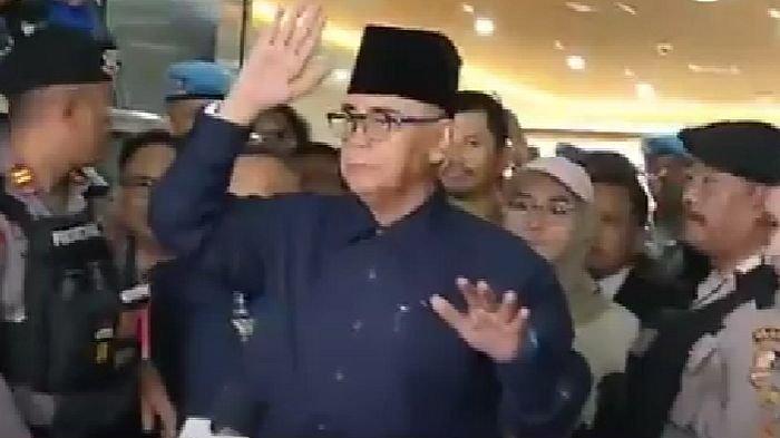 Usai diperiksa Bareskrim, Panji Gumilang tetap mengawali pernyataannya dengan mengucapkan Assalamualaikum dan Shalom Alaehem, serta terlihat tenang dan masih bisa tersenyum, Senin (3/7/2023)